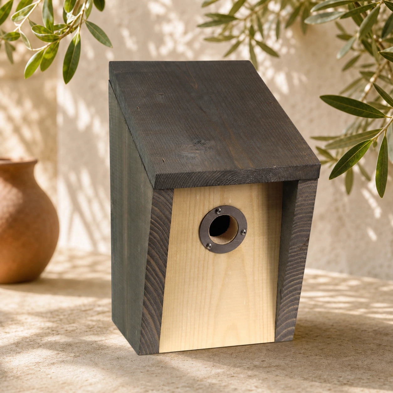 Nichoir gris en bois huilé