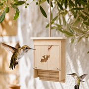 Nichoir vertical en bois à façade découpée